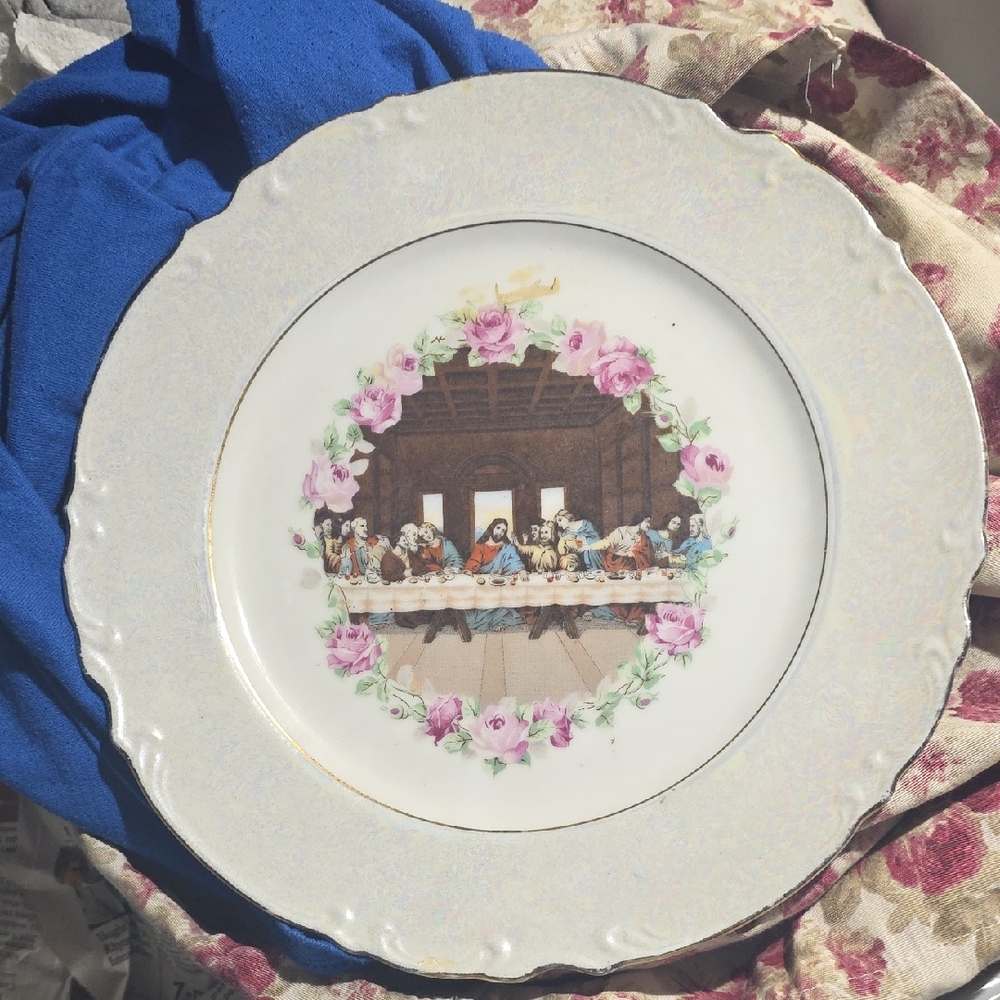 Elegant Floral Decorative Plate